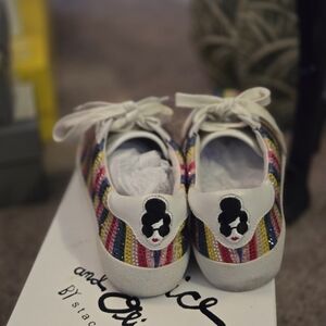 Alice and Oliver stace face multi colors